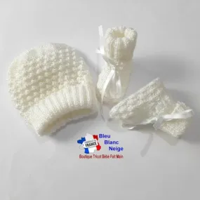 Bonnet et chaussons 6 mois, ensemble tricoté main en laine coloris lait, tricot bb, calinou sur commande