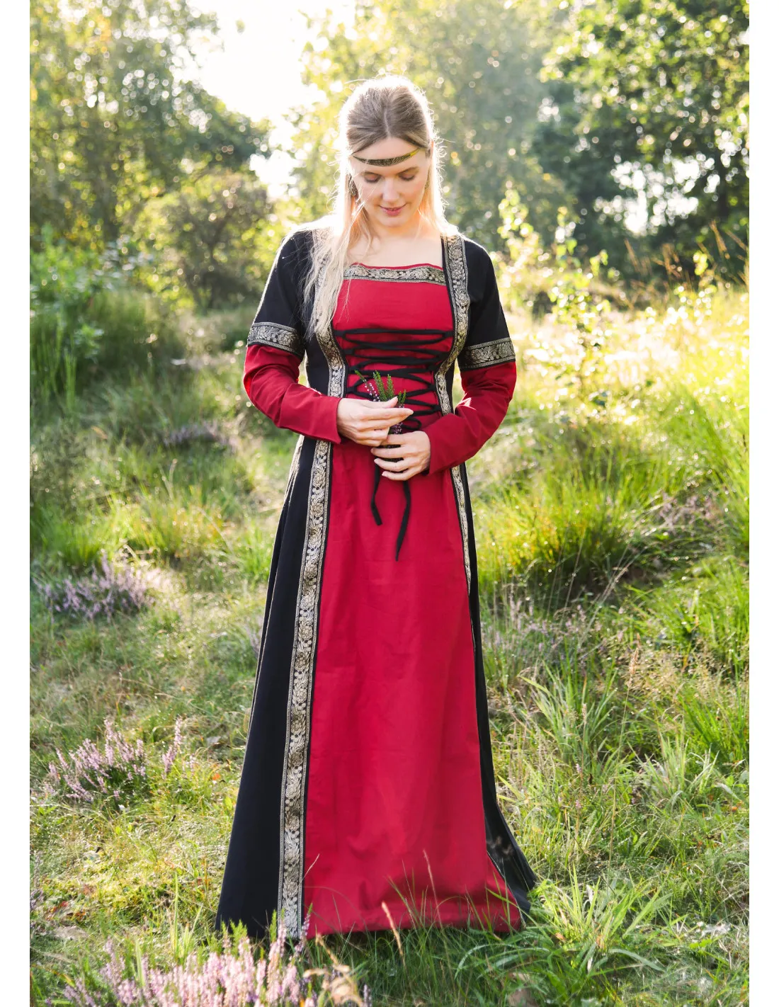 Robe médiévale Leonor en rouge-noir avec capuche ⚔️ Boutique Épées