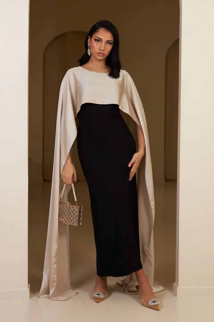 Robe noir ample satinée à empiècement voile beige
