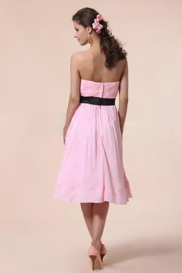 Robe rose bustier cœur courte ceinturée en noire pour témoin mariage