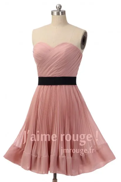 Robe rose bustier cœur courte ceinturée en noire pour témoin mariage